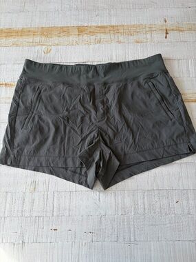 Athleta Trekkie North Shorts size 22 Olive Green Ripstop Outdoor Hiking